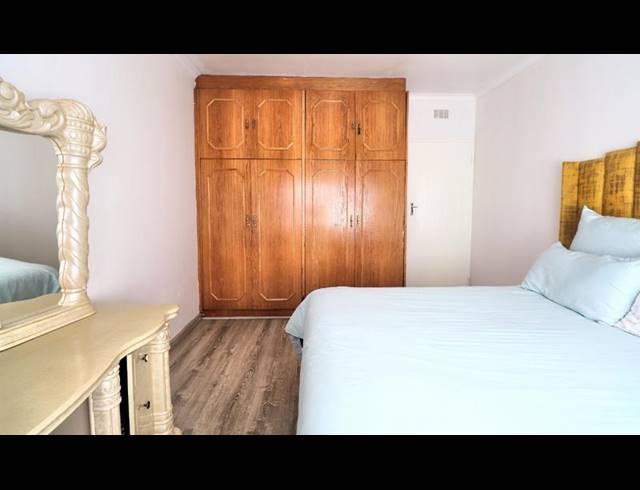 4 BEDROOM HOUSE FOR SALE IN LENASIA EXT 8